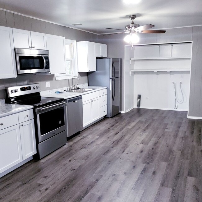 Building Photo - Great single family home!