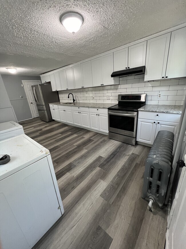 Building Photo - 85 Chestnut St