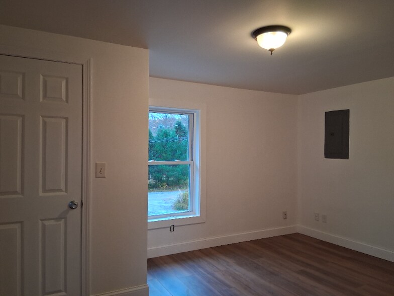 Building Photo - 17 Dickey Ln