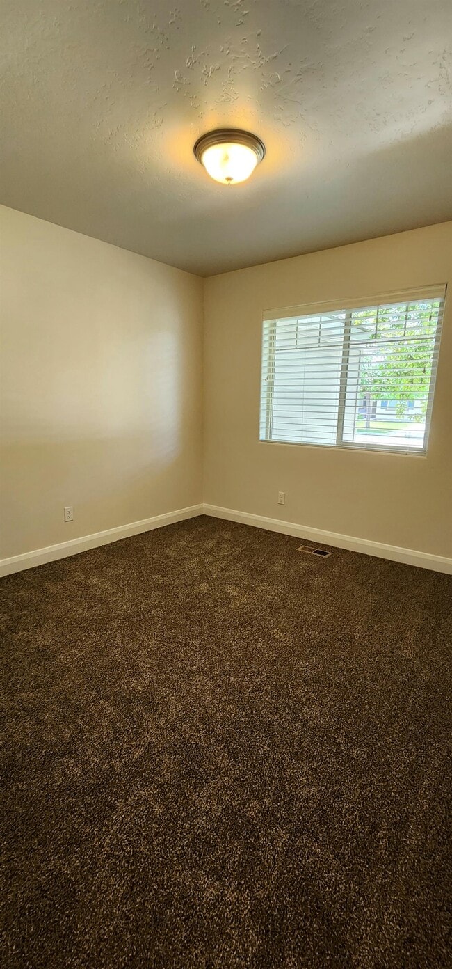 Building Photo - 5140 W Brunmier Dr
