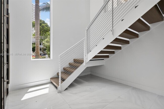Building Photo - 3750 Yacht Club Dr