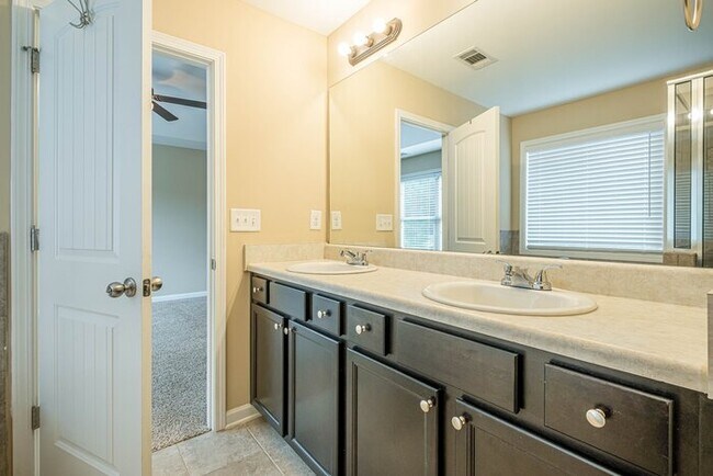 Building Photo - 9675 Rushmore Cir