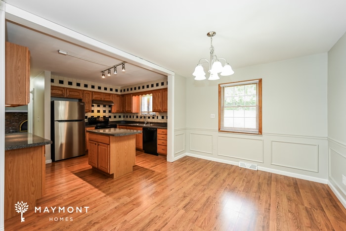 Building Photo - 7172 Grantham Way