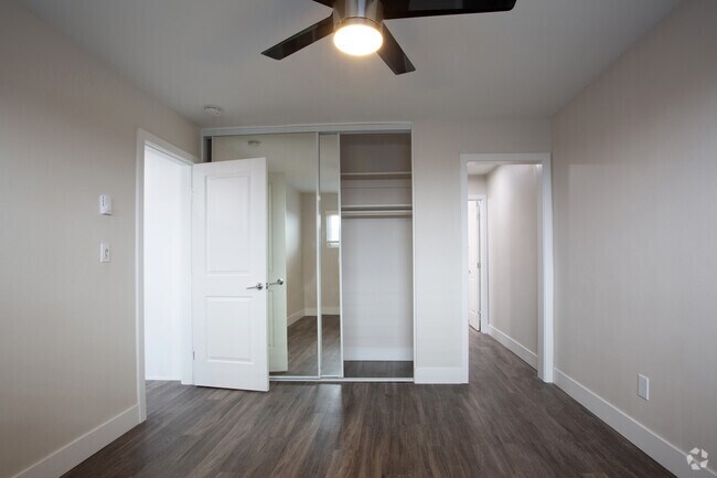 2BR, 1BA - 1030 SF - Park Villa