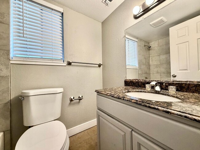 Building Photo - 1819 W St