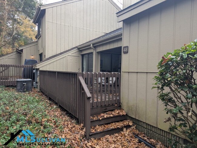 Building Photo - 4100-4105 Five Oaks Dr