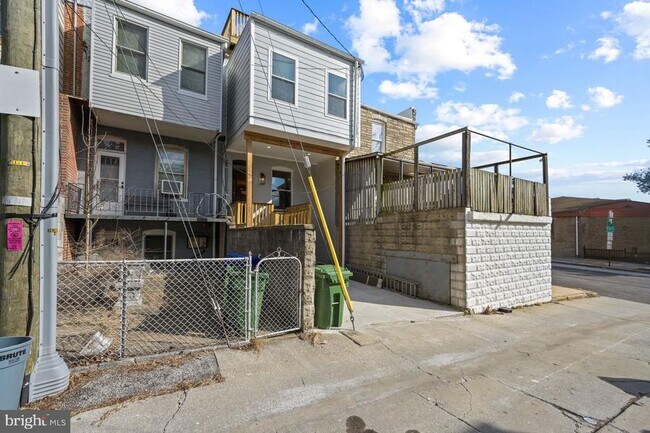 Building Photo - 740 S Linwood Ave