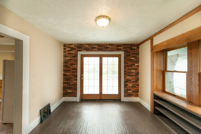 Building Photo - Lovers Lane