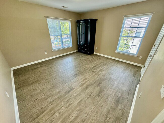 Building Photo - 9 Stonefield Ln