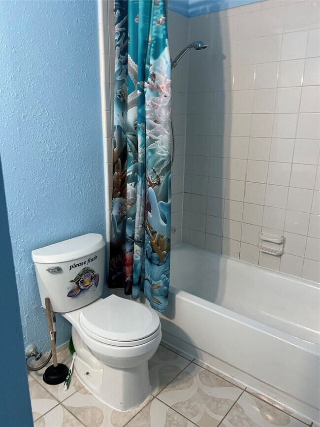 Building Photo - 8405 Wilcrest Dr