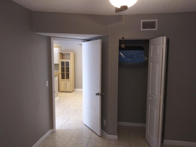Building Photo - 522 Trace Cir