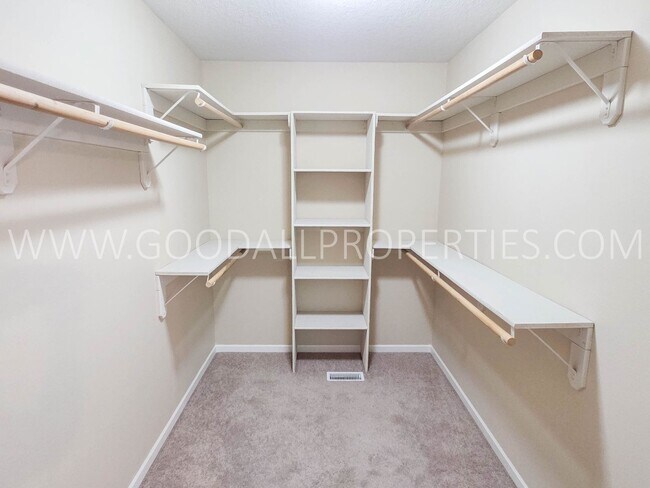Building Photo - END OF SUMMER SPECIAL! $100 Off Rent for the First 6 Months | 4BR Urbandale Home with 3-Car Garage