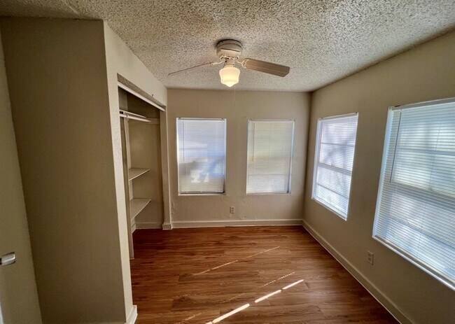 Building Photo - 514 Ruddy St