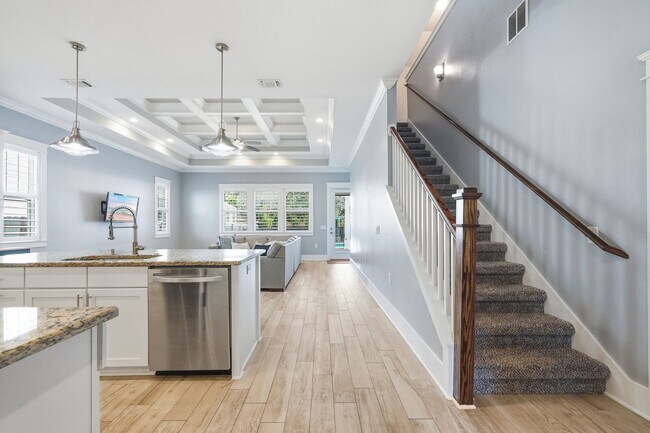 Building Photo - Stunning 4 Bedroom Home with Solar Energy & Private Pool!