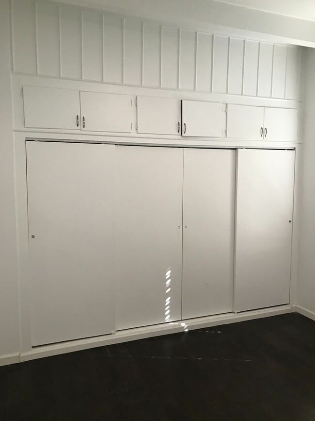 Building Photo - Aspen Ave - BLUE