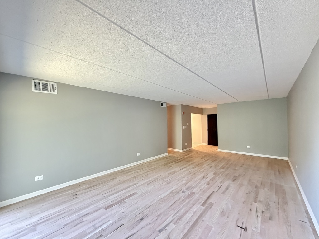 Building Photo - 525 N Quentin Rd