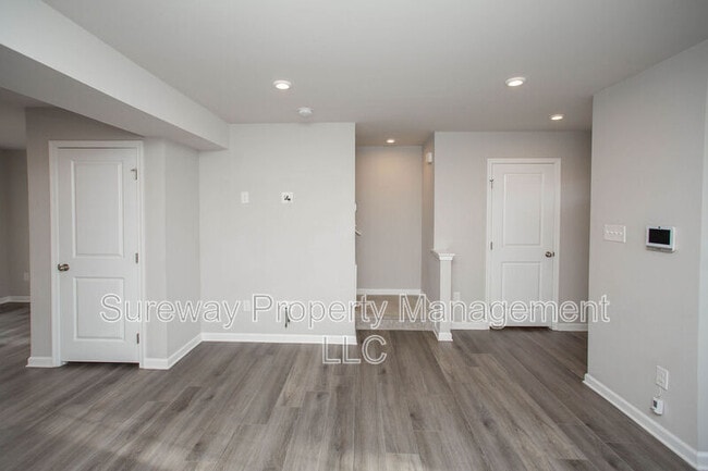 Building Photo - 2 Mulberry ln