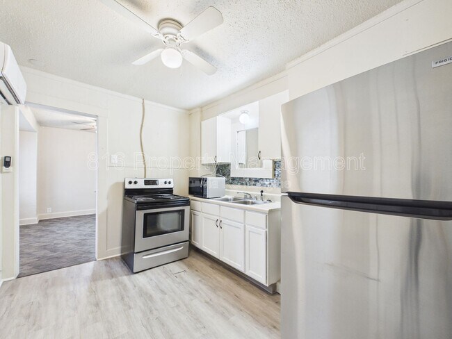 Building Photo - 4028 E 68th Terrace