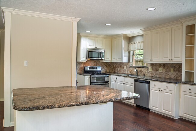 Building Photo - 1704 Crystal Hills Dr