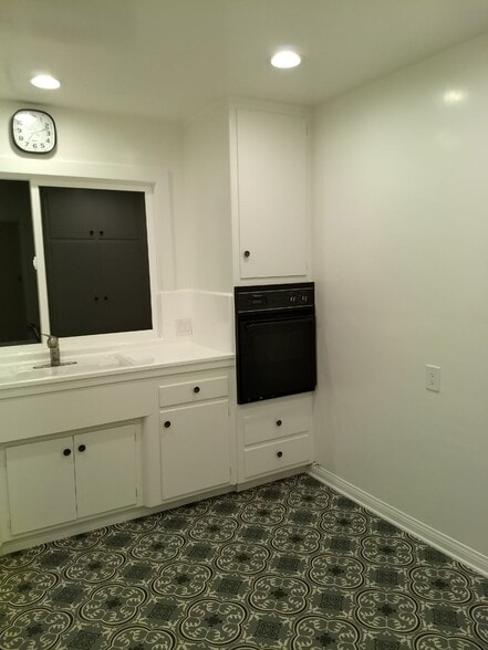 kitchen - 21 Alamitos Ave