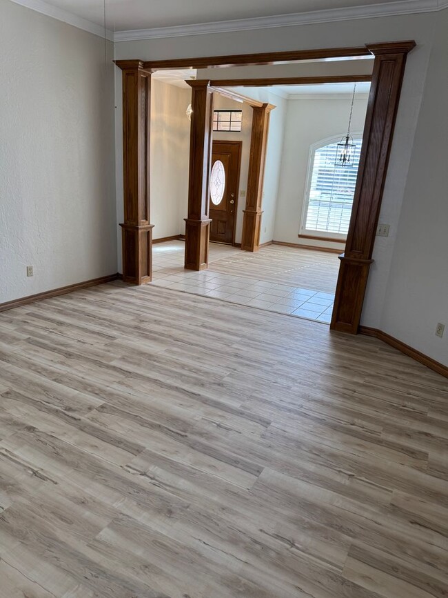 Building Photo - 4 bedroom 2 1/2 bath 3 car garage home