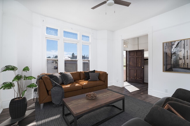 Building Photo - 1012-1016 N Oregon St