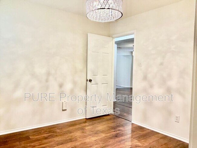 Building Photo - 2306 Kuykendall Dr