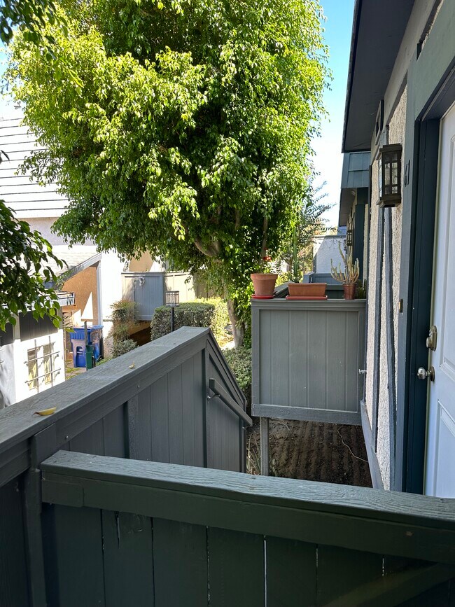 Building Photo - 18550 Hatteras St