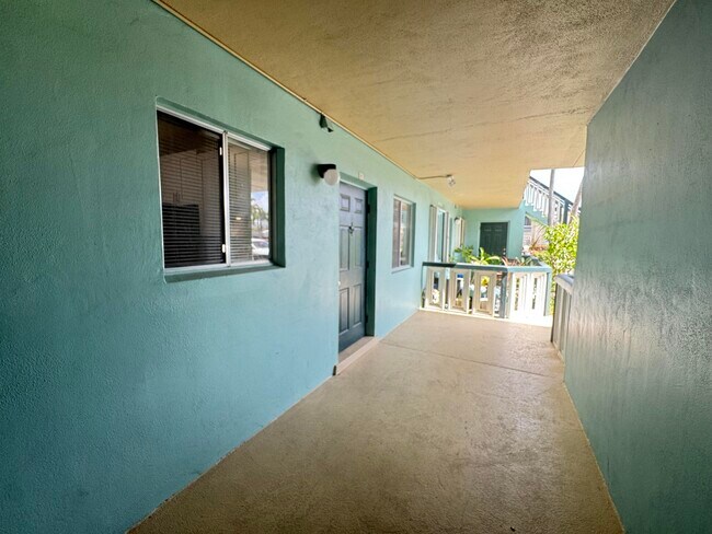 Building Photo - 306 E Ocean Ave