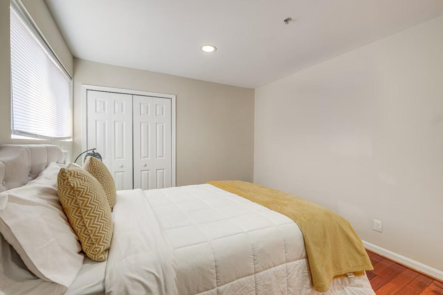 Building Photo - 450a Condon Terrace SE