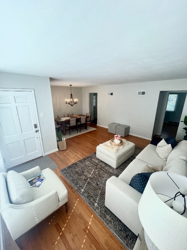 Building Photo - 1500 Pinetree Ln