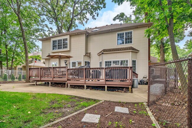 Building Photo - 745 Feather Sound Dr