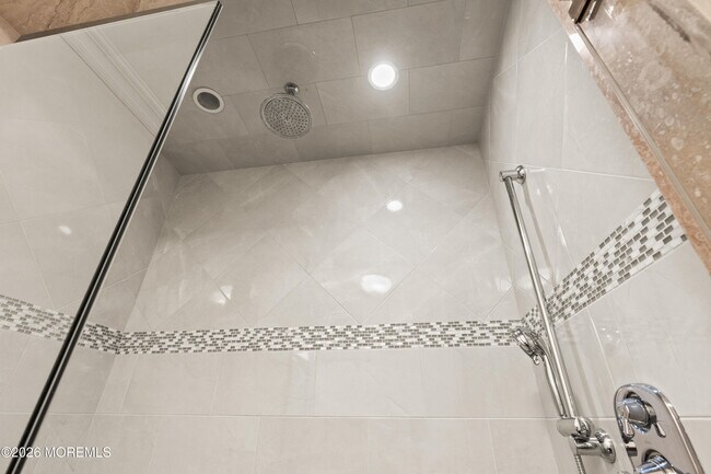 Building Photo - 558 Cedar Ave