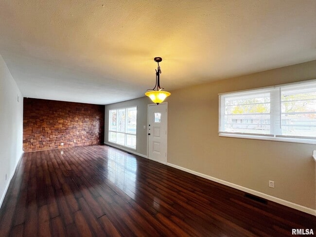 Building Photo - 2109 N Windermere Ave