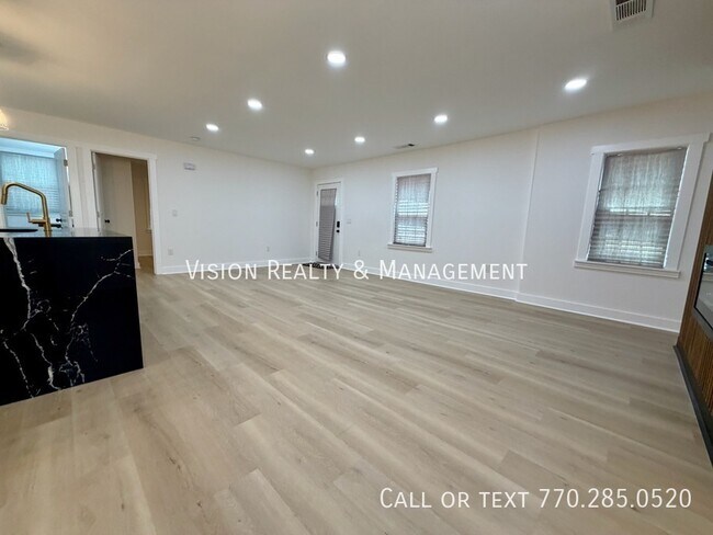 Building Photo - 1255 Campbellton Rd SW