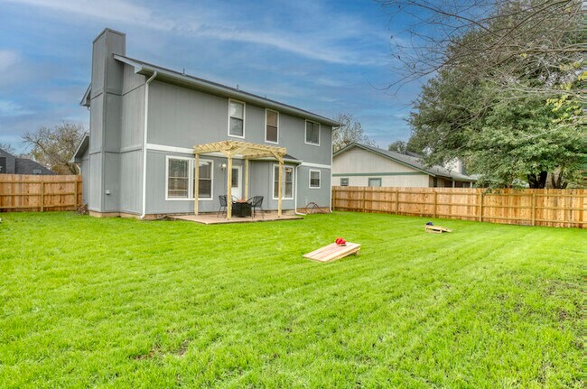 Building Photo - 2216 Silverleaf Ln