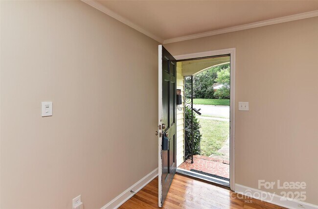 Building Photo - 420 Seneca Pl