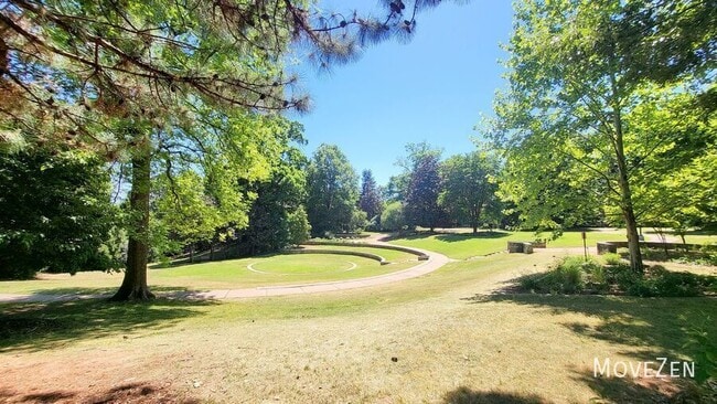 Building Photo - 1221 Westview Ln