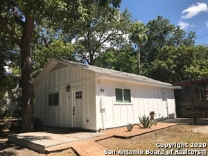 Building Photo - 423 W Woodlawn Ave