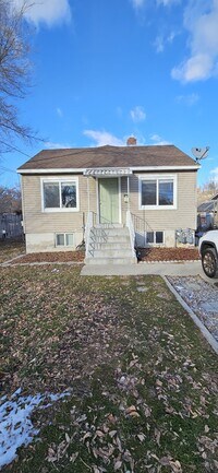 Building Photo - 701 E 200 N