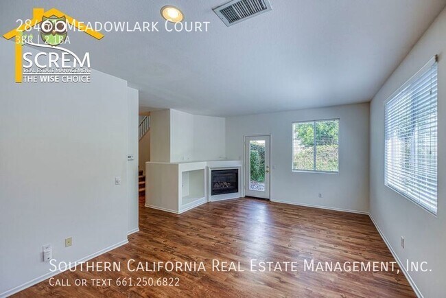 Building Photo - Three Bedroom Mayfair Home in Valencia