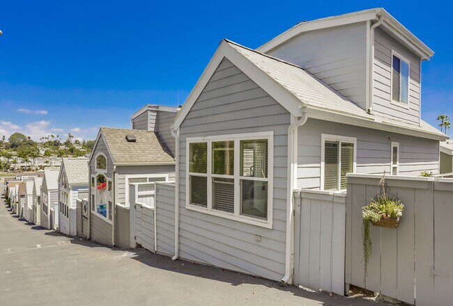 Building Photo - 1 Bed/1 Bath Coastal Encinitas