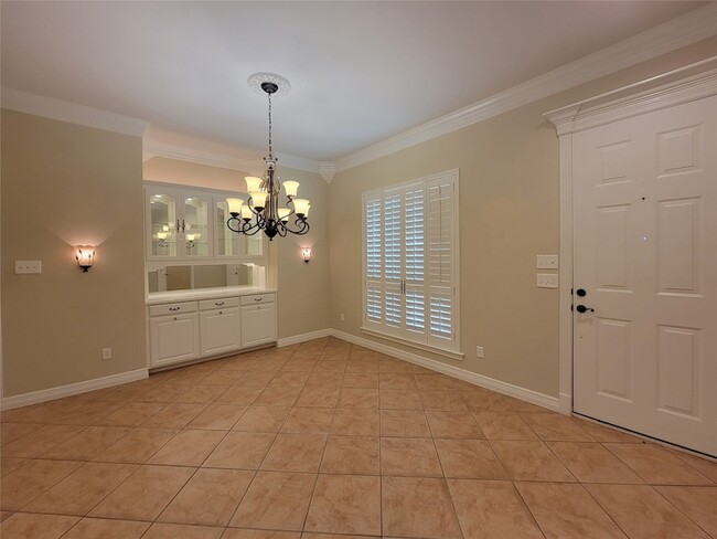 Building Photo - 9621 Monticello Dr