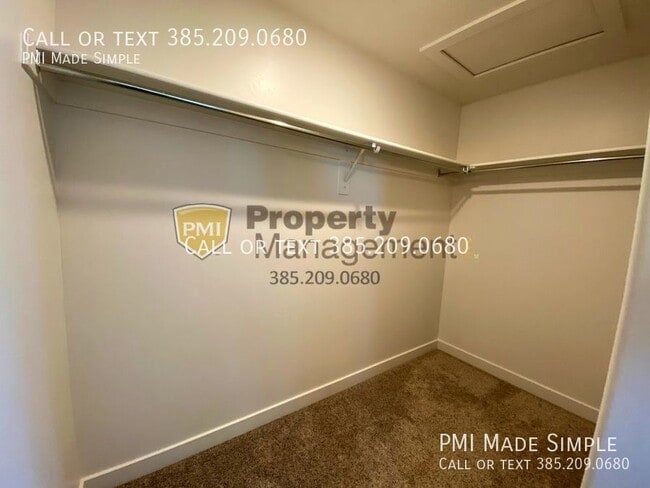 Building Photo - Great 4 bedrooms Townhome in Orem!