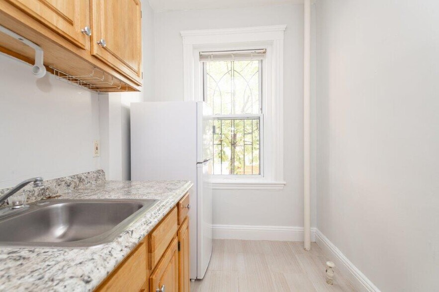 Building Photo - 49 Worthington St