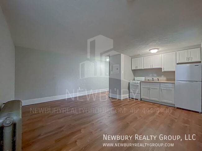 Building Photo - Modern Charm: Cozy 1-Bedroom Apartment wit...