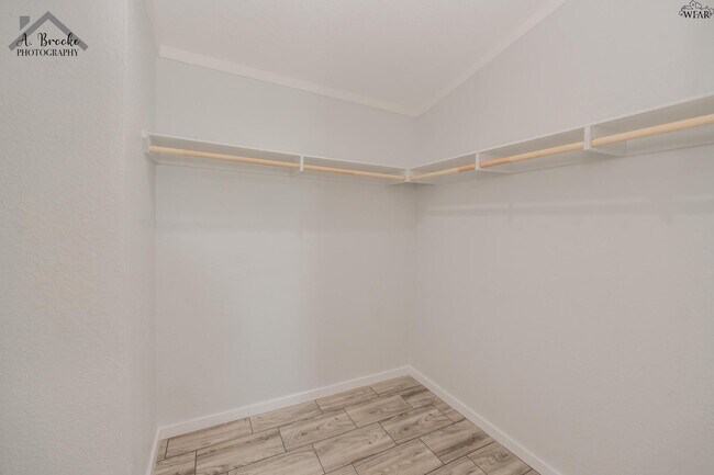 Building Photo - 106 S Pacific Ave