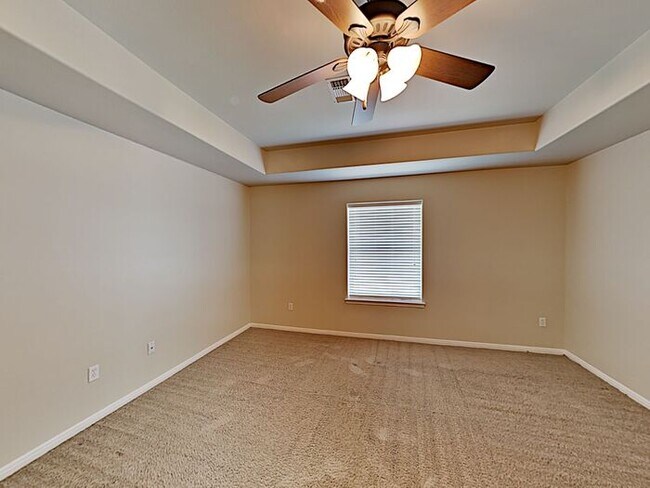 Building Photo - No App Fees. 1 Month Free Rent*