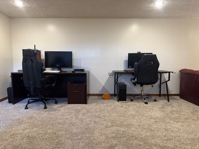 Building Photo - Spacious 4-Bed Ranch in Papillion–La Vista Schools