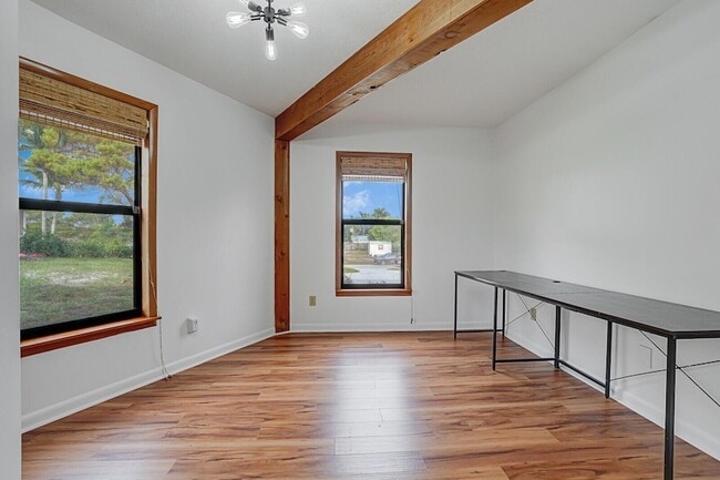Building Photo - 9752 SE Highborne Way